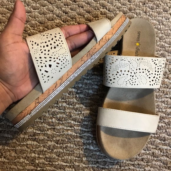 Platform Sandals - Picture 1 of 3